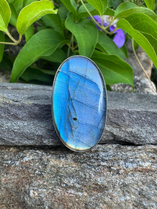Handmade sterling silver labradorite ring, front view