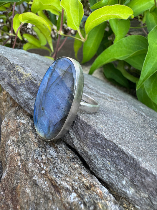 Handmade sterling silver labradorite ring, alternate view