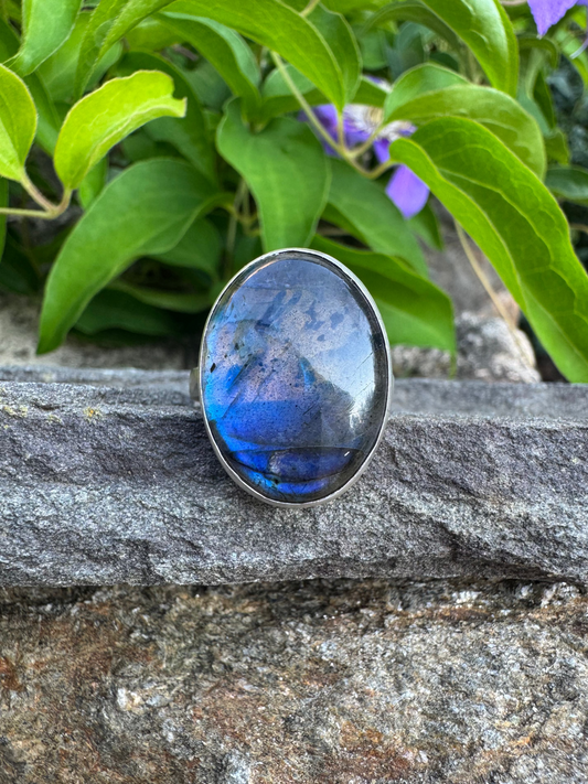 Handmade sterling silver labradorite ring, front view
