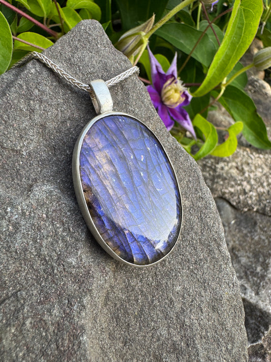 Handmade sterling silver violet-flash labradorite oval pendant, alternate view