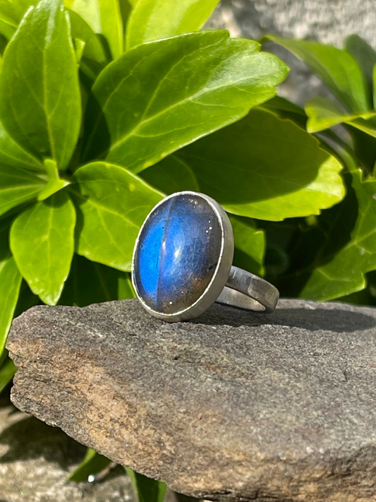Handmade sterling silver labradorite oval ring, front view